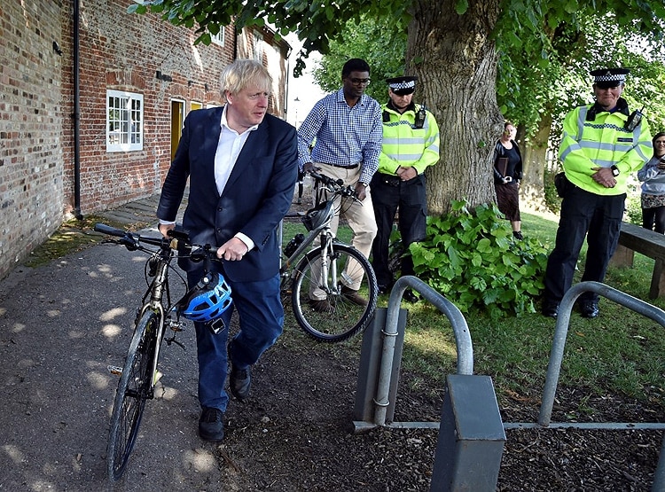 ब्रिटिश PM ने चलाई 'मेड इन इंडिया' साइकिल, मोटापे के खिलाफ योजना शुरू