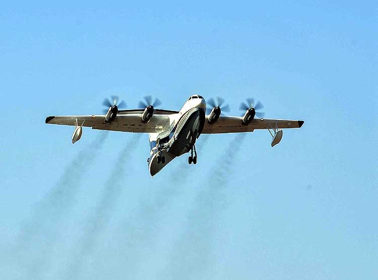 चीन ने बढ़ाई ताकत, बनाया जमीन और पानी से उड़ने वाला विमान, ये होगा फायदा