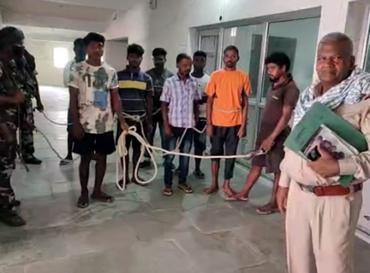 जमानत पर बाहर आया था रेप का आरोपी, घर से बुलाकर पीट-पीट कर हत्या