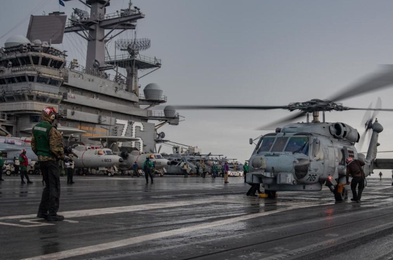 परमाणु हथियारों से लैस US फाइटर जेट्स ने साउथ चाइना सी घेरा, बौखलाया चीन