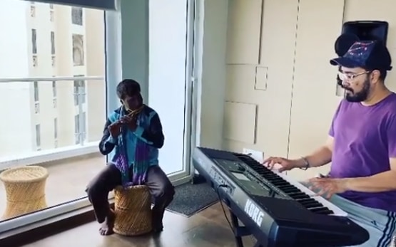 सड़क पर बांसुरी बजा रहा था शख्स, मीका सिंह ने घर बुलाकर बढ़ाया हौसला