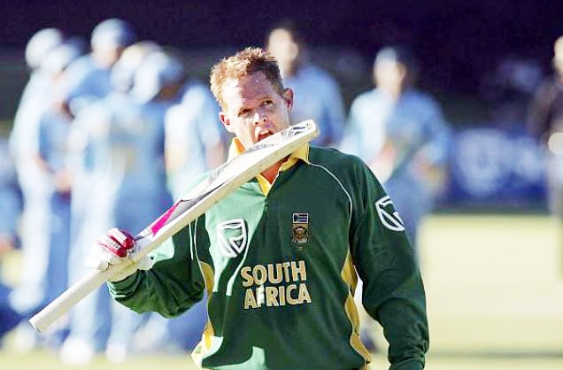 इस दिग्गज ने सचिन-वीरू के शतक को किया था नाकाम, लिए थे 10 विकेट