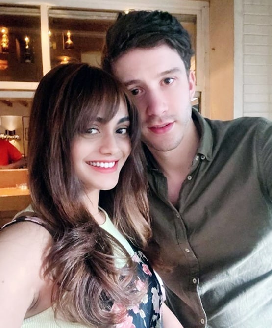 बॉयफ्रेंड संग इन दिनों गोवा में नजर फेम एक्ट्रेस, बताया क्यों टली शादी