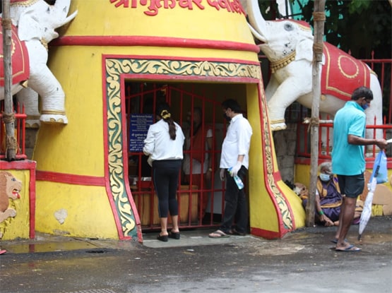 दर्शन करने मुक्तेश्वर मंदिर पहुंचीं टीवी क्वीन एकता कपूर, PHOTOS