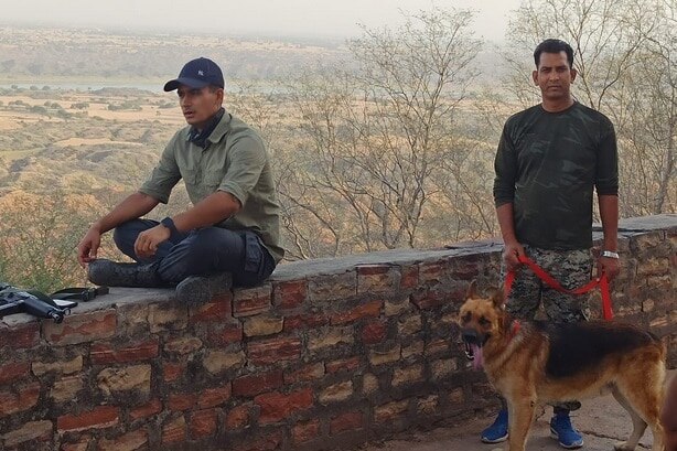 नौकरी छोड़ बना IPS, इस 'सिंघम' ने 57 डकैतों को पहुंचाया जेल