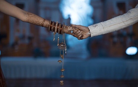 शादी के लिए ये मैट्रिमोनियल वेबसाइट दे रही वर्जिनिटी की गारंटी, उठे सवाल