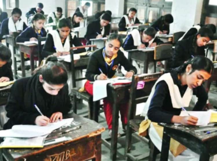 कोरोना संकट में फीस की टेंशन, ट्रेंड हो रहा है #FeesKamKarona