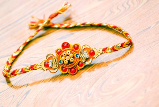 भूलकर भी अपने भाई को ना बांधें ऐसी राखी, मानी जाती है अशुभ