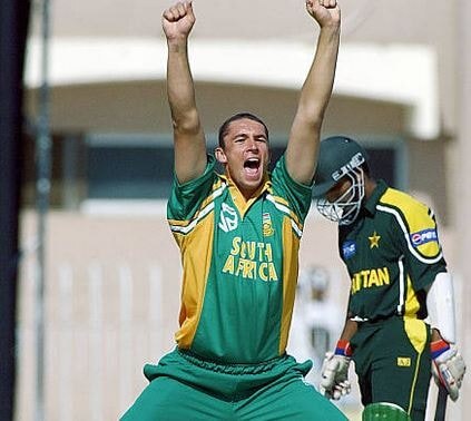 पहले खेला मैच, फिर शादी रचाने हेलिकॉप्टर से पहुंचा था ये क्रिकेटर