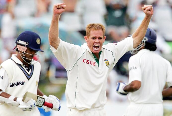 इस दिग्गज ने सचिन-वीरू के शतक को किया था नाकाम, लिए थे 10 विकेट