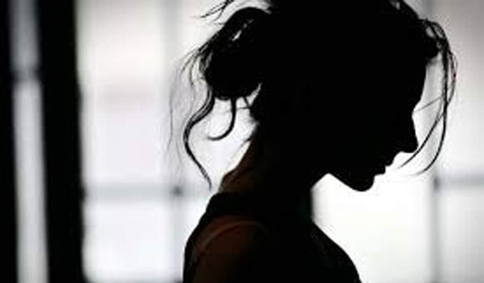 पत्नी के थे 14 ब्वॉयफ्रेंड, पति ने सबको नोटिस भेजकर मांगे 100 करोड़