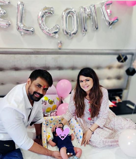 रुचा ने शेयर की बेटी की तस्वीरें, अस्पताल से घर लौटने पर हुआ जोरदार स्वागत