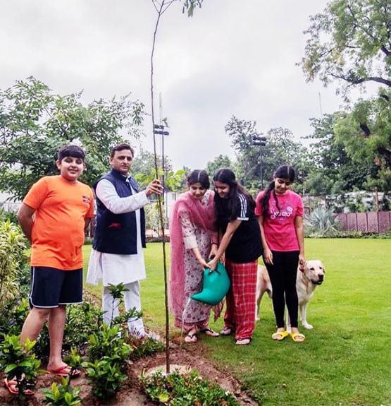 ये हैं अखिलेश यादव के बच्चे, बड़ी बेटी के 12वीं में आए 98% मार्क्स