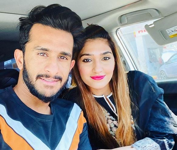 भारतीय लड़की से हुई इस PAK गेंदबाज की शादी, कोहली की फैन हैं वाइफ