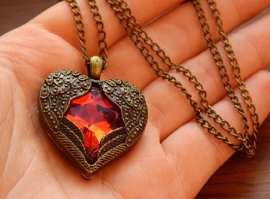 इंडोनेशिया ने बनाया कोरोना से बचाने वाला नेकलेस, उठे सवाल