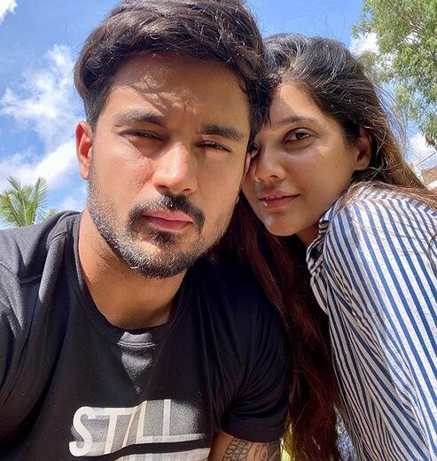 वाइफ के साथ हसीन पल बिता रहा ये क्रिकेटर, ऐसे किया बर्थडे विश