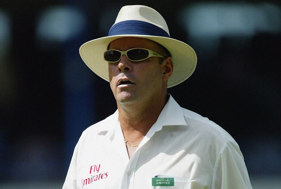 सचिन के कंधे पर लगी गेंद तो इस अंपायर ने दे दिया LBW, अब बताई वजह