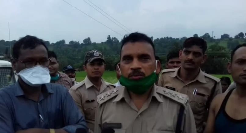 छिंदवाड़ा में सेल्फी का शौक पड़ा भारी, नदी में फंसी दो लड़कियां