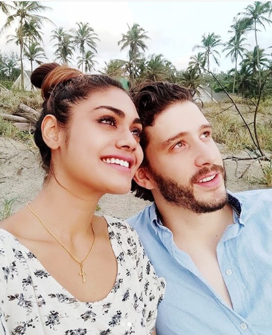 बॉयफ्रेंड संग इन दिनों गोवा में नजर फेम एक्ट्रेस, बताया क्यों टली शादी