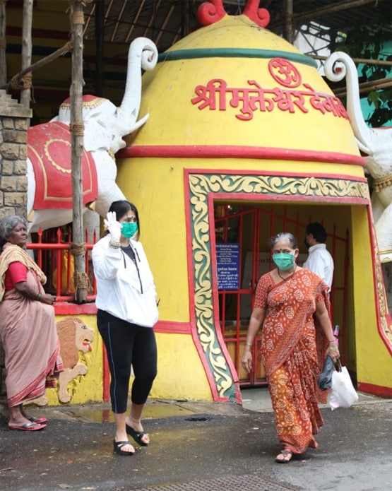 दर्शन करने मुक्तेश्वर मंदिर पहुंचीं टीवी क्वीन एकता कपूर, PHOTOS