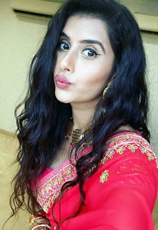 सुष्मिता की भाभी ने की सावन पूजा, मेहंदी लगाए एथनिक लुक में आईं नजर