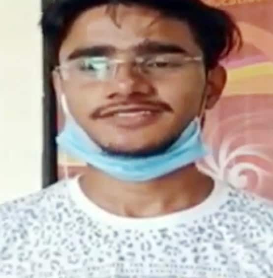 कबाड़ की दुकान चलाते हैं पिता, टॉपर बेटे को PM मोदी ने फोन कर दी बधाई