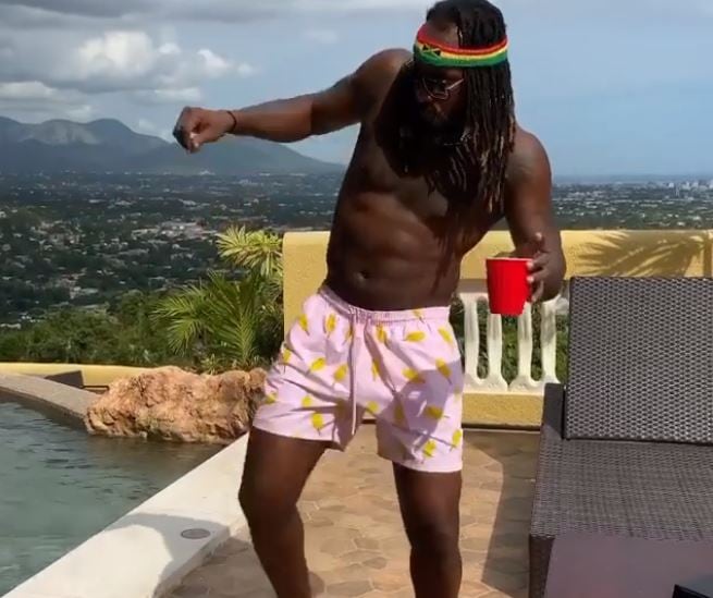 अपने बंगले में डांस करते नजर आए क्रिस गेल, शेयर किया ये VIDEO