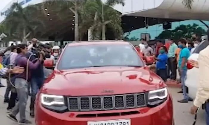 साक्षी ने शेयर किया धोनी के बर्थडे का फोटो, पंड्या ब्रदर्स भी आए नजर