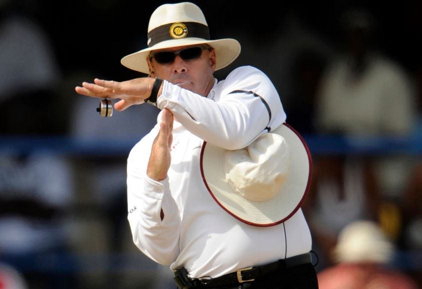 सचिन के कंधे पर लगी गेंद तो इस अंपायर ने दे दिया LBW, अब बताई वजह