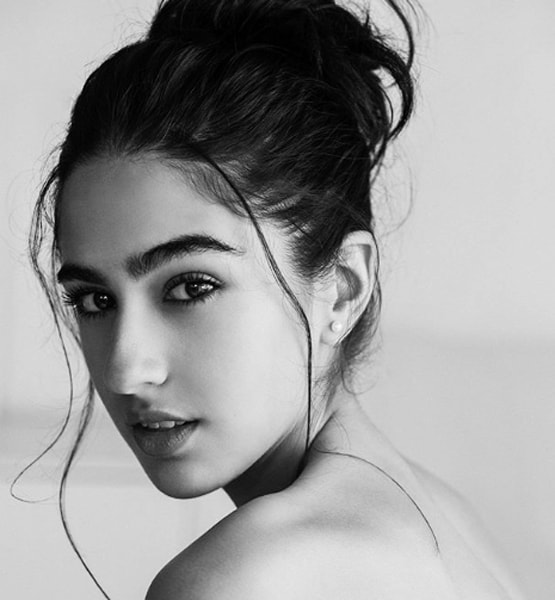 सोशल मीडिया पर वायरल ब्लैक एंड व्हाइट चैलेंज, इन एक्ट्रेस ने शेयर की तस्वीर