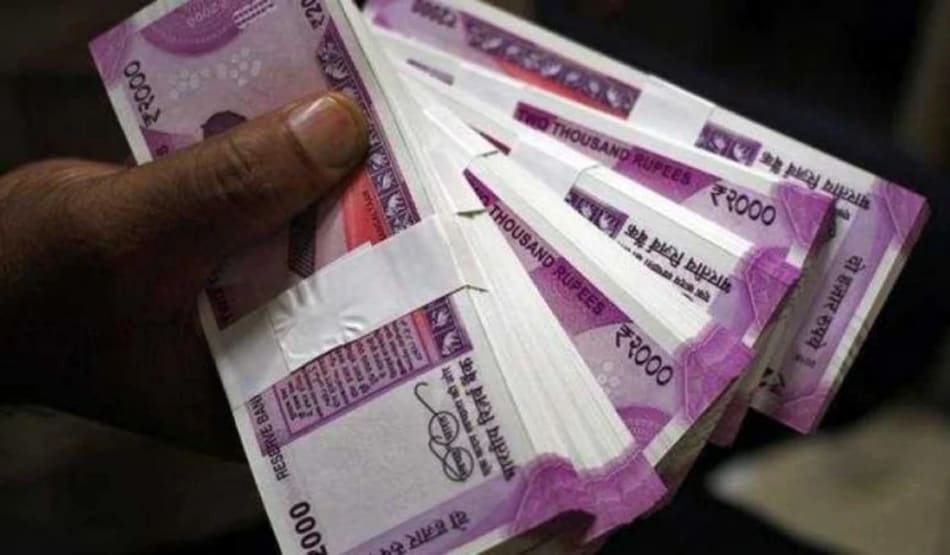 रातोरात करोड़पति बन गई टीचर, ऐसे बदली किस्मत