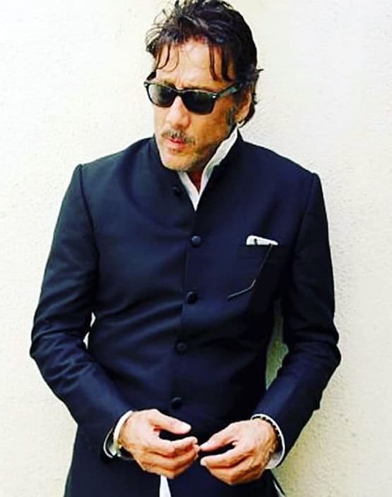 खेतों में किसानी कर रहे स्टार्स, किसी ने बोया धान, किसी ने उगाई मूली