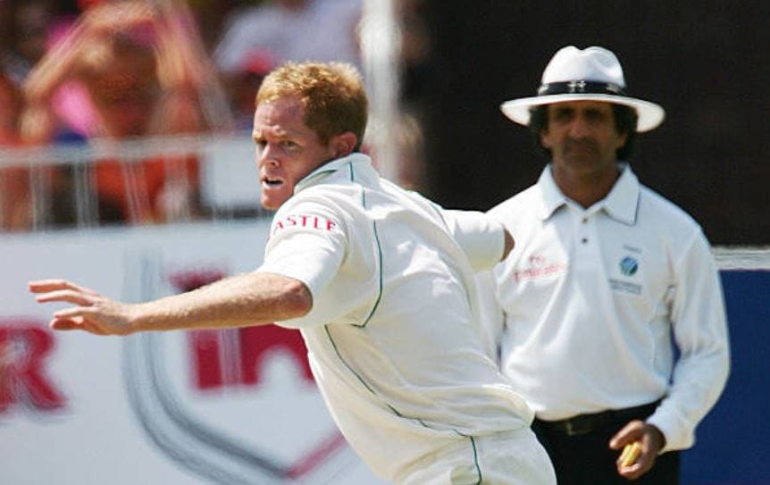 इस दिग्गज ने सचिन-वीरू के शतक को किया था नाकाम, लिए थे 10 विकेट