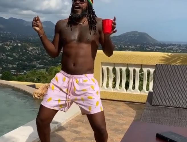 अपने बंगले में डांस करते नजर आए क्रिस गेल, शेयर किया ये VIDEO