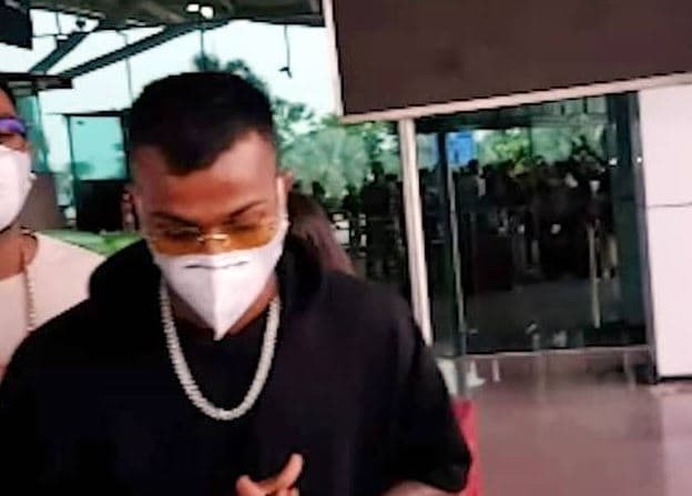 साक्षी ने शेयर किया धोनी के बर्थडे का फोटो, पंड्या ब्रदर्स भी आए नजर