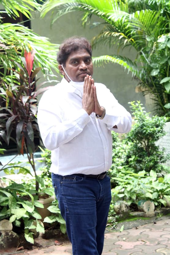 पिता जगदीप को अंतिम विदा देने पहुंचे जावेद जाफरी, संग दिखा परिवार