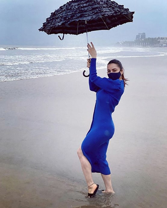 4 महीने बाद कुंडली भाग्य फेम श्रद्धा की बीच आउटिंग, गर्ल गैंग संग आईं नजर