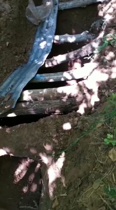 शोपियां: बंकर में रहते थे आतंकी, सर्च में मिला गोला-बारूद का जखीरा