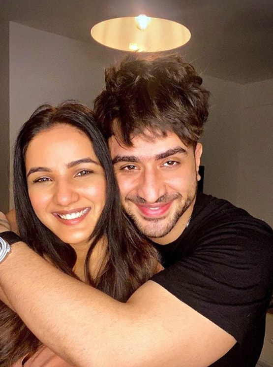 क्या जैस्मिन भसीन ने कर ली शादी? एक्टर अली गोनी ने शेयर की फोटो