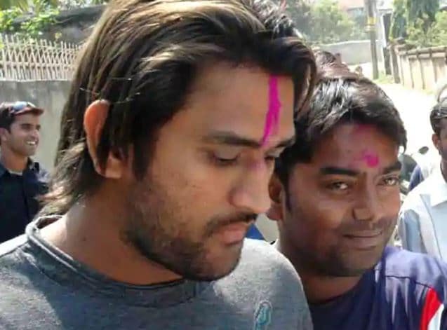 धोनी ने इस दोस्त से सीखा हेलिकॉप्टर शॉट, बदले में खिलाते थे गर्म समोसे