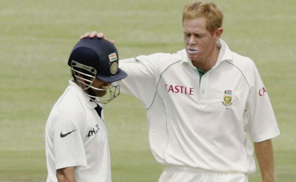 इस दिग्गज ने सचिन-वीरू के शतक को किया था नाकाम, लिए थे 10 विकेट