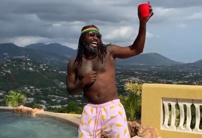 अपने बंगले में डांस करते नजर आए क्रिस गेल, शेयर किया ये VIDEO