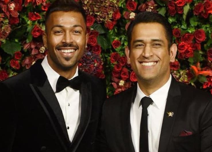 साक्षी ने शेयर किया धोनी के बर्थडे का फोटो, पंड्या ब्रदर्स भी आए नजर