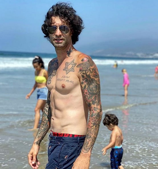 समंदर किनारे आउटिंग पर निकलीं सनी लियोनी, पति-बच्चों संग जमकर की मस्ती