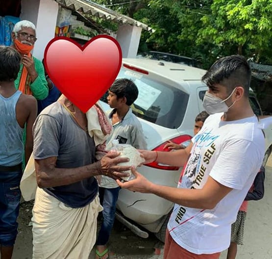 दीपक ठाकुर का घर बाढ़ में डूबा, सलमान-सोनू सूद से मांगी मदद