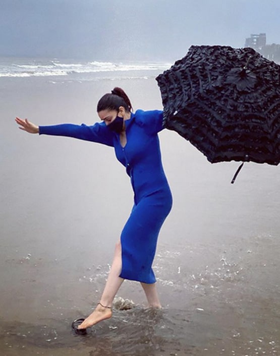 4 महीने बाद कुंडली भाग्य फेम श्रद्धा की बीच आउटिंग, गर्ल गैंग संग आईं नजर