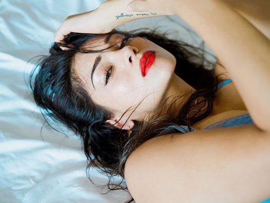 वर्कआउट करने गई एक्ट्रेस के पीछे पड़ गए 6 कुत्ते, फिर हुआ ये