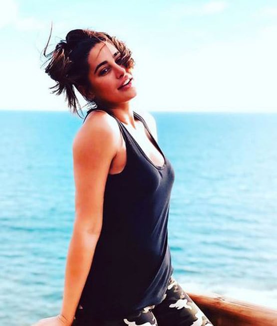 PHOTOS: मड बाथ लेती दिखीं नरगिस, लिखा- जिंदगी को डिटॉक्स करें