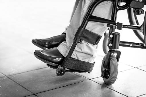 सर्दी-खांसी से पहले कोरोना के ये लक्षण आ सकते नजर, स्टडी में दावा