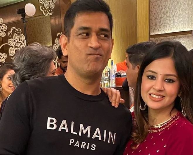 साक्षी ने शेयर किया धोनी के बर्थडे का फोटो, पंड्या ब्रदर्स भी आए नजर